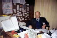В своем кабинете на кафедре. 2000 год