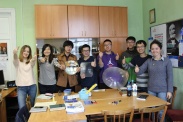 Китайские студенты на практическом занятии в лаборатории.